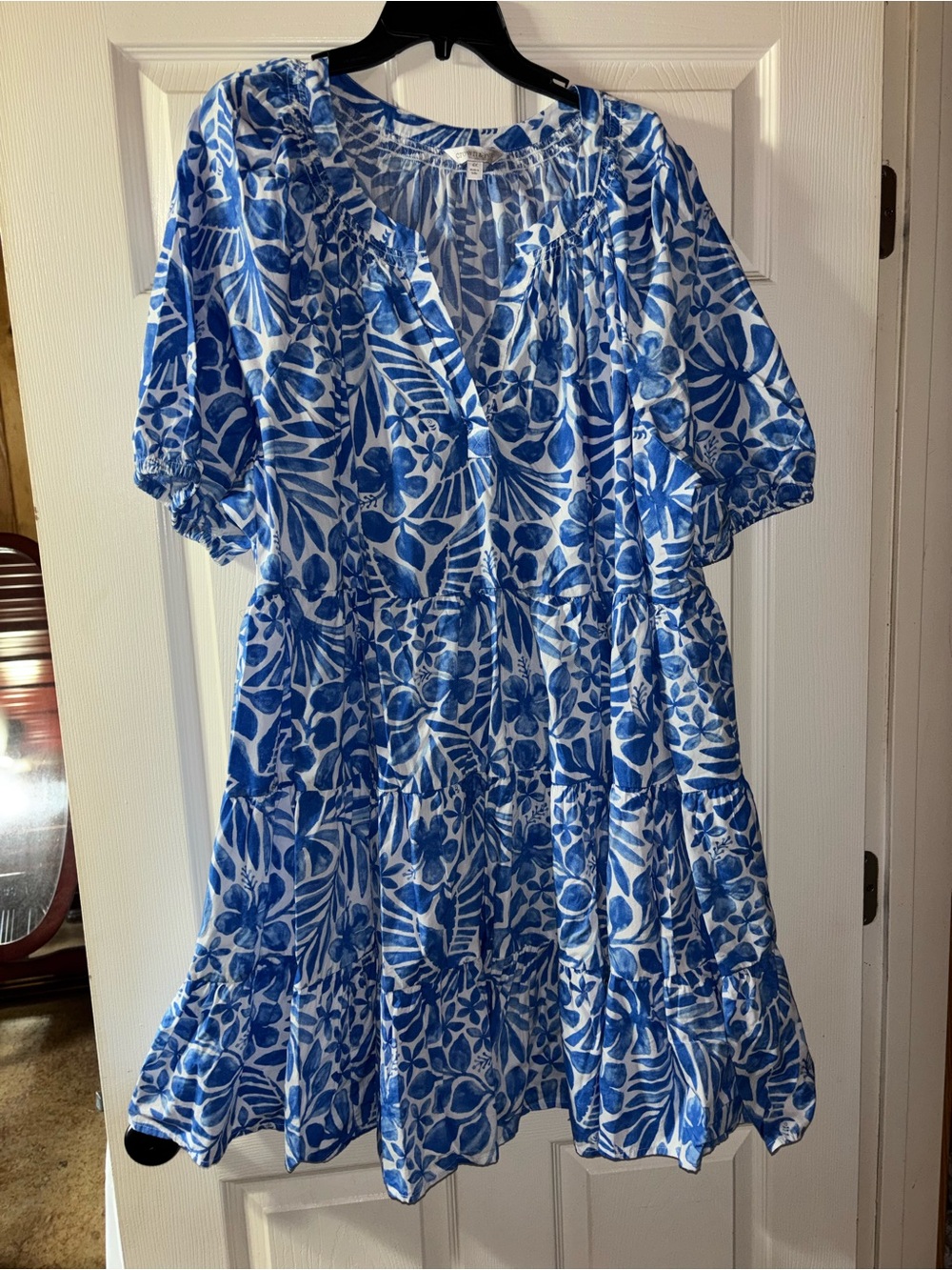 crown & ivy Blue and White Floral Tunic Top